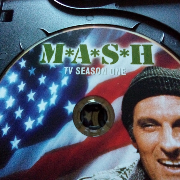 M*A*S*H The Complete First Season 1 (3 Disc DVD Set) - Picture 4 of 9